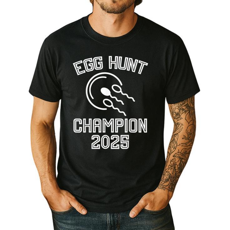 Egg Hunt Champion 2025 First Time Dad Pregnancy Reveal Men's Casual T-Shirt