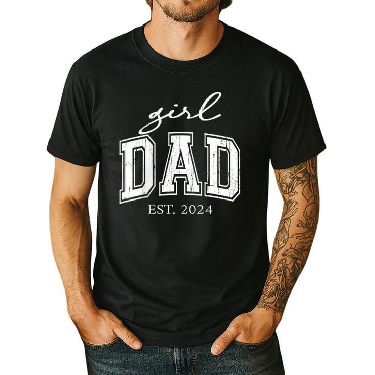 Girl Dad Est 2024 Dad Of Girls Father's Day Men's Casual T-Shirt