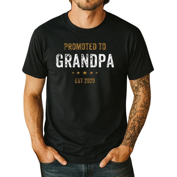 New For Dad Promoted To Grandpa Est 2020 Men's Casual T-Shirt