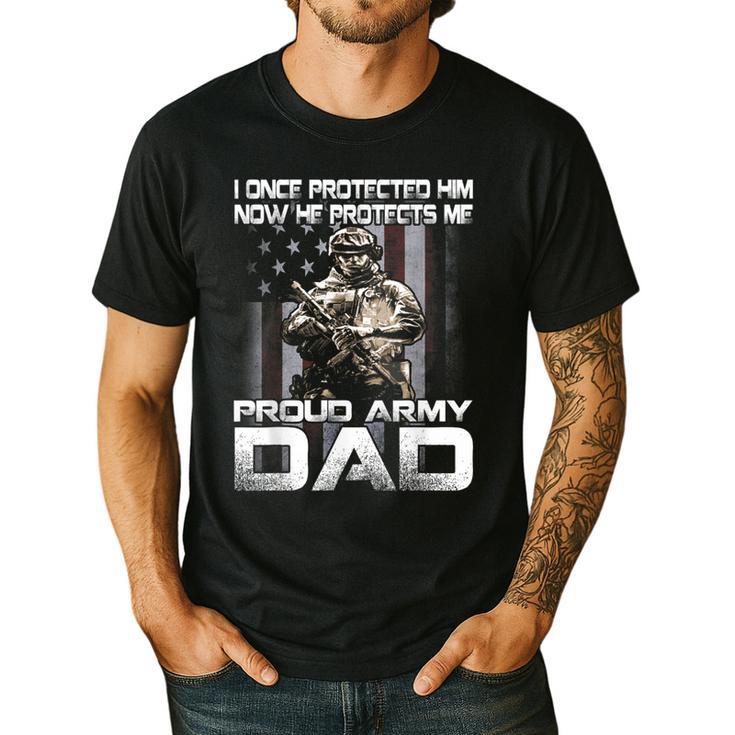 I Once Protected Him Now He Protects Me Proud Army Dad Men's Casual T-Shirt