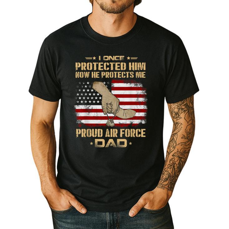 Now He Protects Me USAF Dad  Proud Air Force Dad T-Shirt Men's Casual T-Shirt