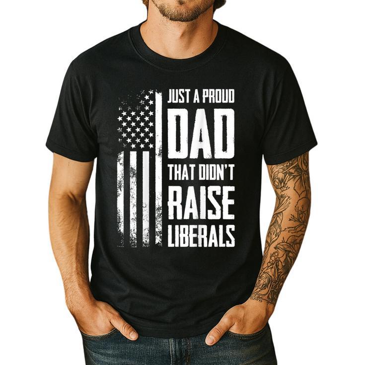 Proud Dad That Didn't Raise Liberals American Flag -ON BACK Women Men Men's Casual T-Shirt