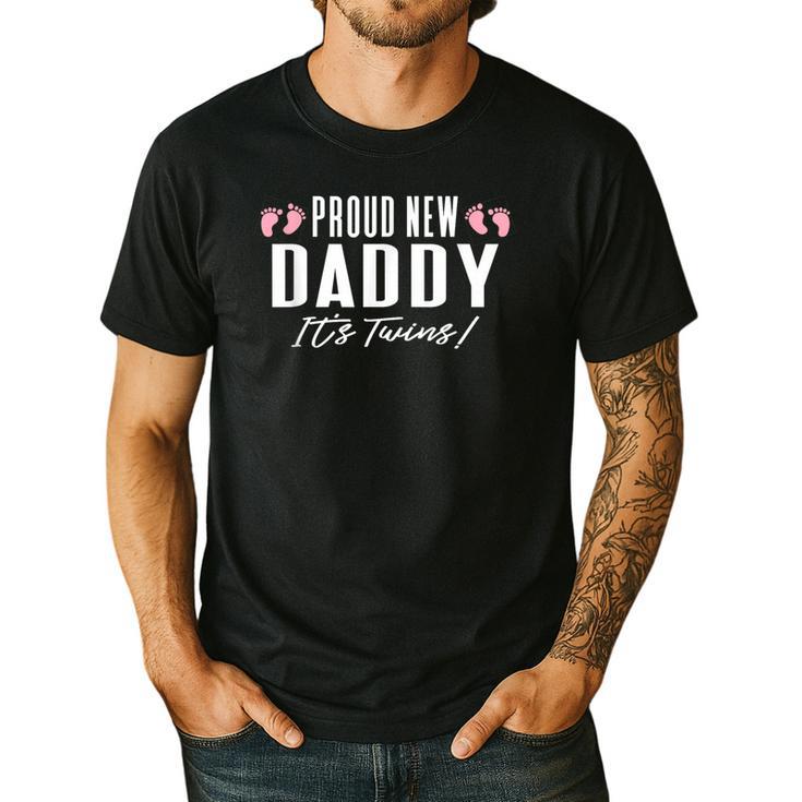 Proud New Dad It's Twins Girl Baby Announcement Father's Day Men's Casual T-Shirt