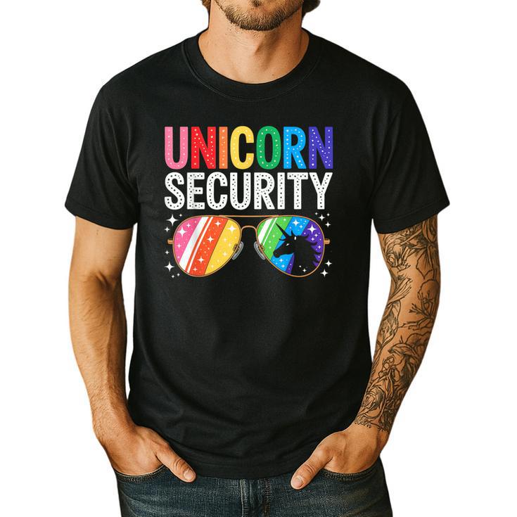 Unicorn Security Birthday Family Halloween Costume Mom Dad Men's Casual T-Shirt