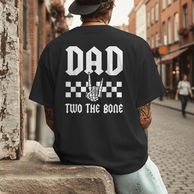 Dad Two The Bone Skeleton Hand 2nd Birthday Boy Girl Men's Back Print T-Shirt Dad Two The Bone Skeleton Hand 2nd Birthday Boy Girl Men's Back Print T-Shirt