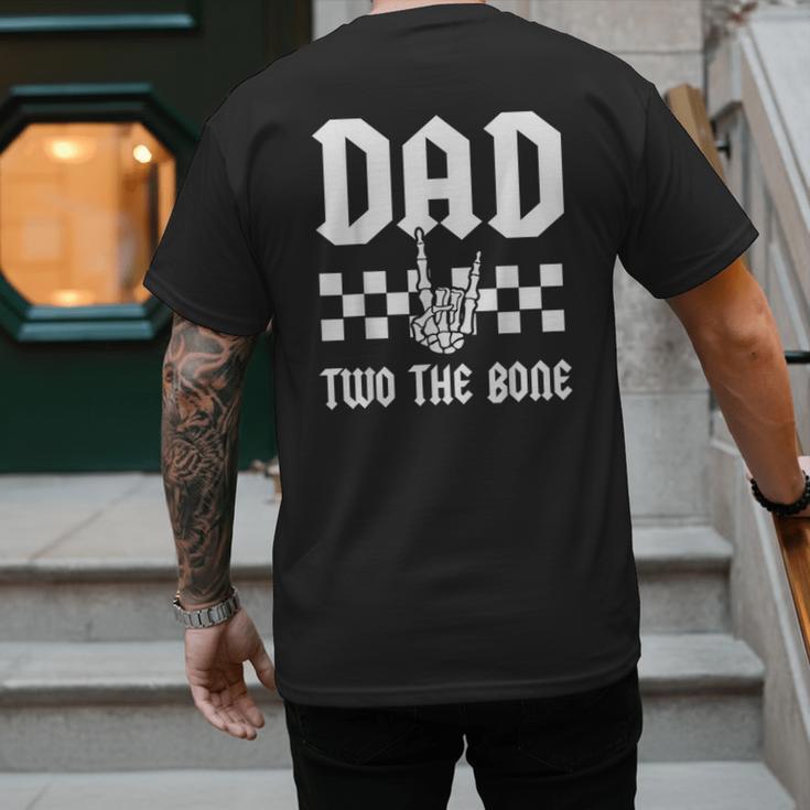 Dad Two The Bone Skeleton Hand 2nd Birthday Boy Girl Men's Back Print T-Shirt Dad Two The Bone Skeleton Hand 2nd Birthday Boy Girl Men's Back Print T-Shirt