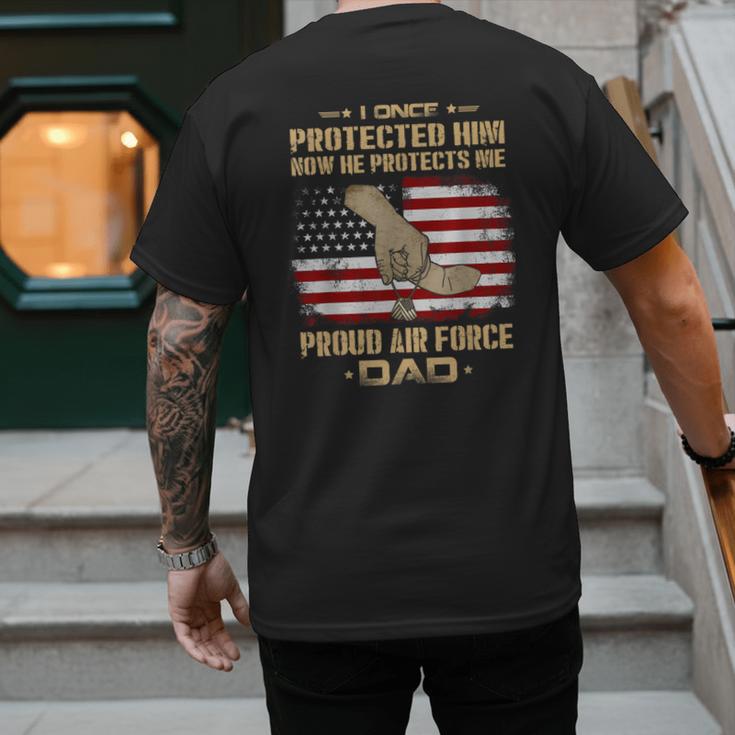 Now He Protects Me USAF Dad Proud Air Force Dad T-Shirt Men's Back Print T-Shirt