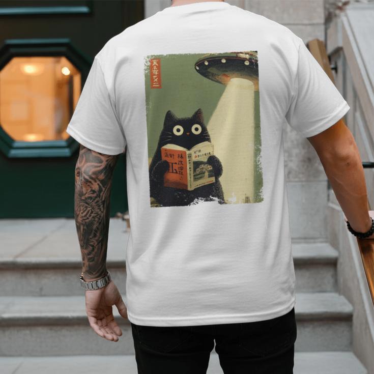 Vintage Japanese Cat Book Lovers UFO Alien Abduction Cat Dad Men's Back Print T-Shirt Vintage Japanese Cat Book Lovers UFO Alien Abduction Cat Dad Men's Back Print T-Shirt