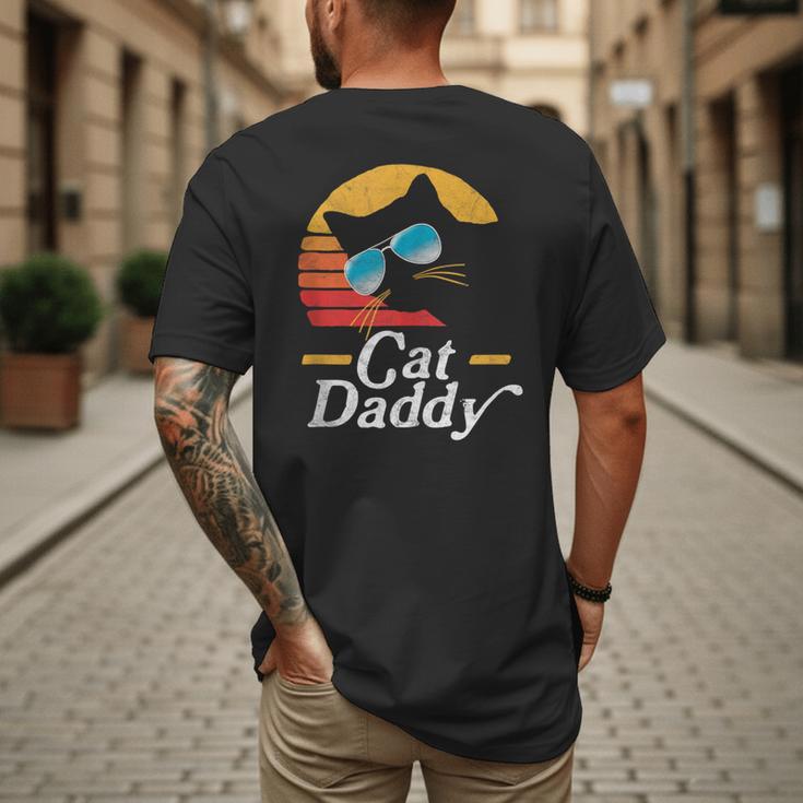 Cat Daddy Vintage 80s Style Cat Retro Sunglasses Distressed Men's Back Print T-Shirt