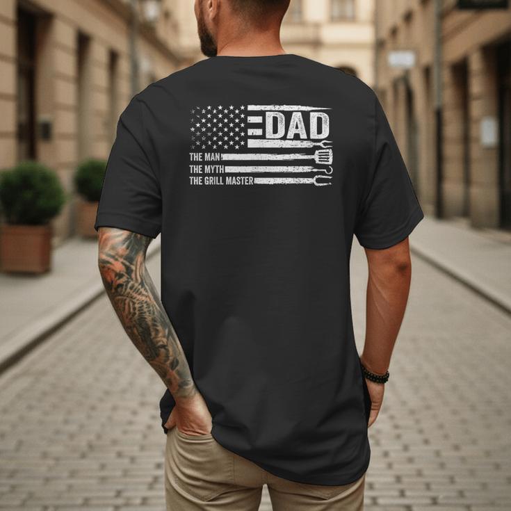 Dad The Man The Myth The Grill Master USA Flag Father's Day Men's Back Print T-Shirt