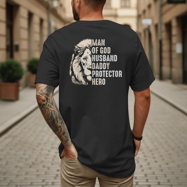 Man Of God Husband Daddy Protector Hero Lion Father's Day Men's Back Print T-Shirt