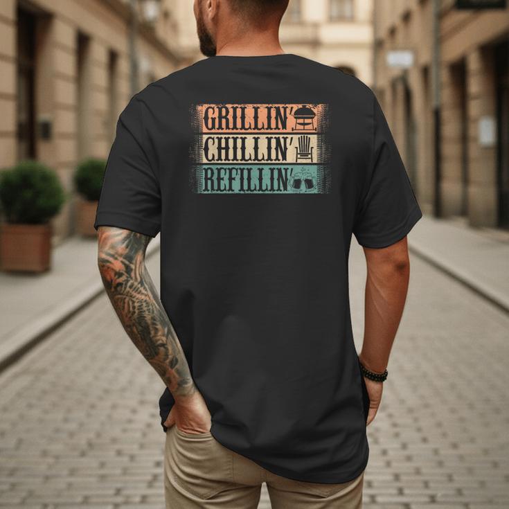 Vintage Grill Dad Grilling Chilling Refilling Men's Back Print T-Shirt