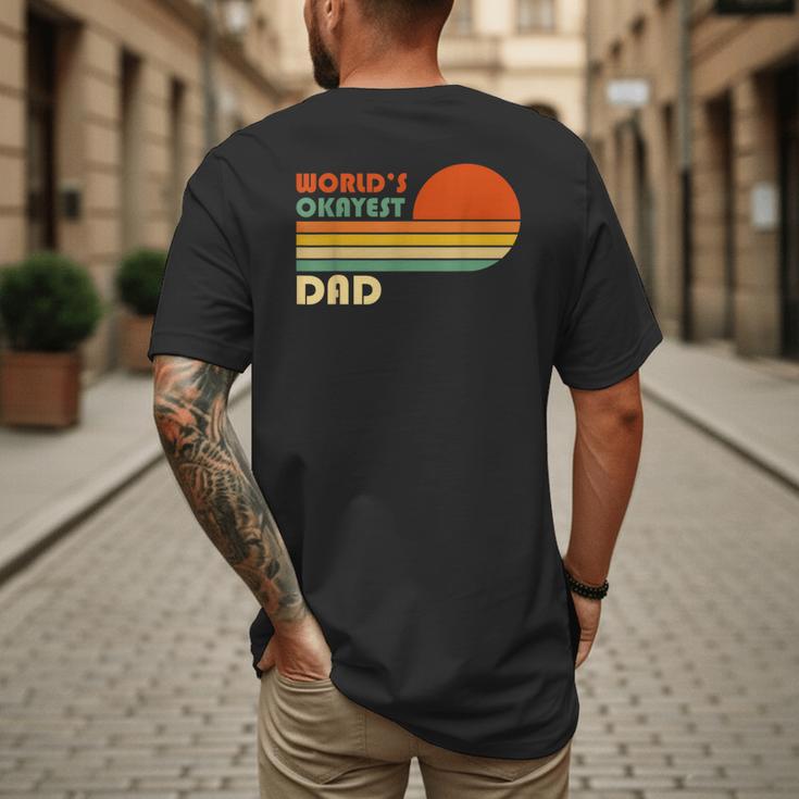 World's Okayest Dad Father Retro Vintage Men's Back Print T-Shirt World's Okayest Dad Father Retro Vintage Men's Back Print T-Shirt
