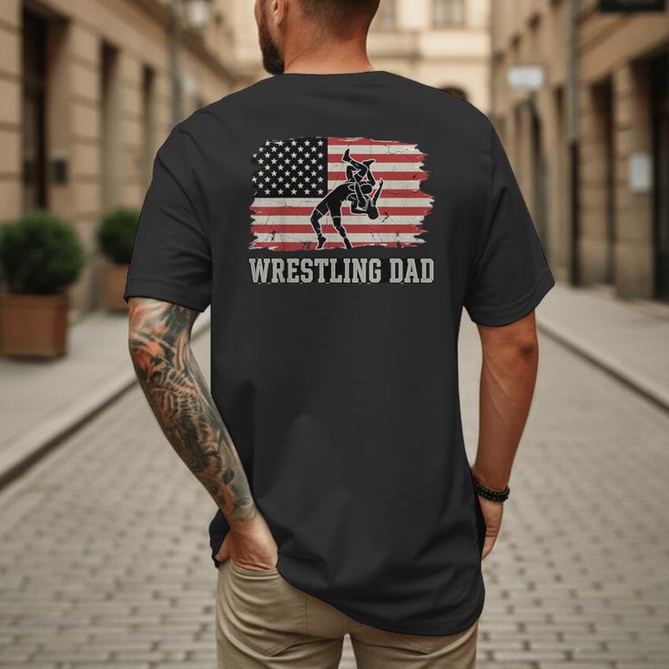 Wrestling Dad US Flag Fathers Day Retro Wrestling Fans Men's Back Print T-Shirt