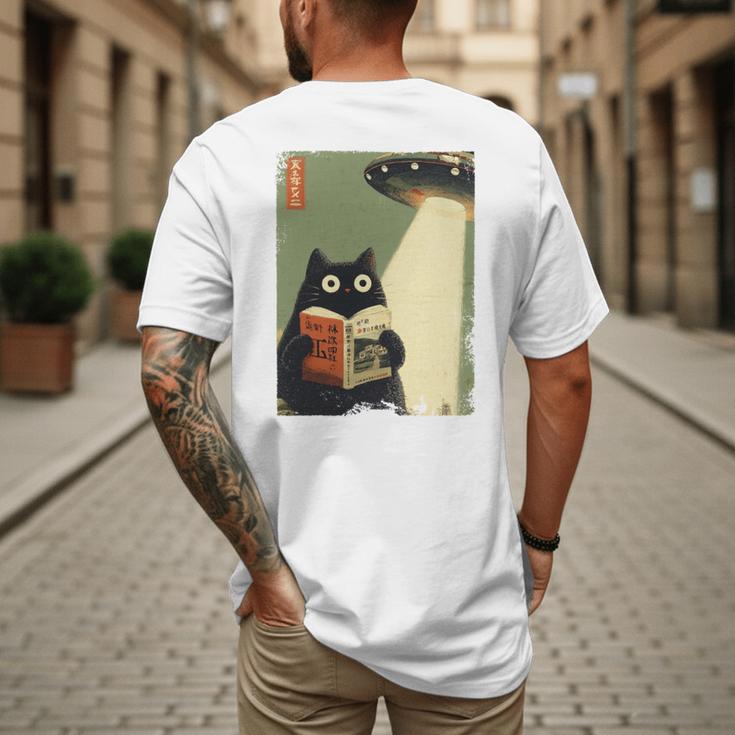 Vintage Japanese Cat Book Lovers UFO Alien Abduction Cat Dad Men's Back Print T-Shirt Vintage Japanese Cat Book Lovers UFO Alien Abduction Cat Dad Men's Back Print T-Shirt