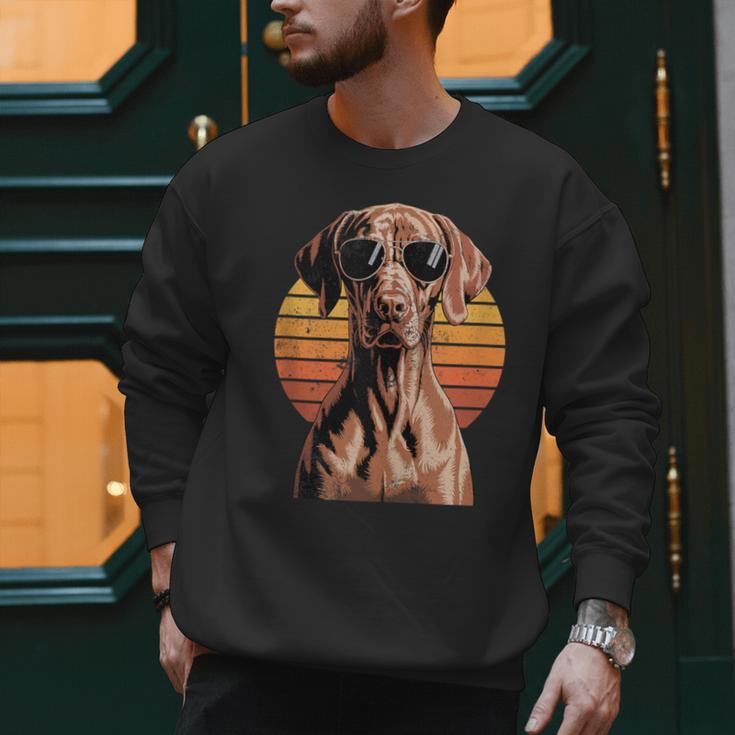 Cool Retro Vizsla Dog Mom Dad Vintage Pet Lovers Men Sweatshirt