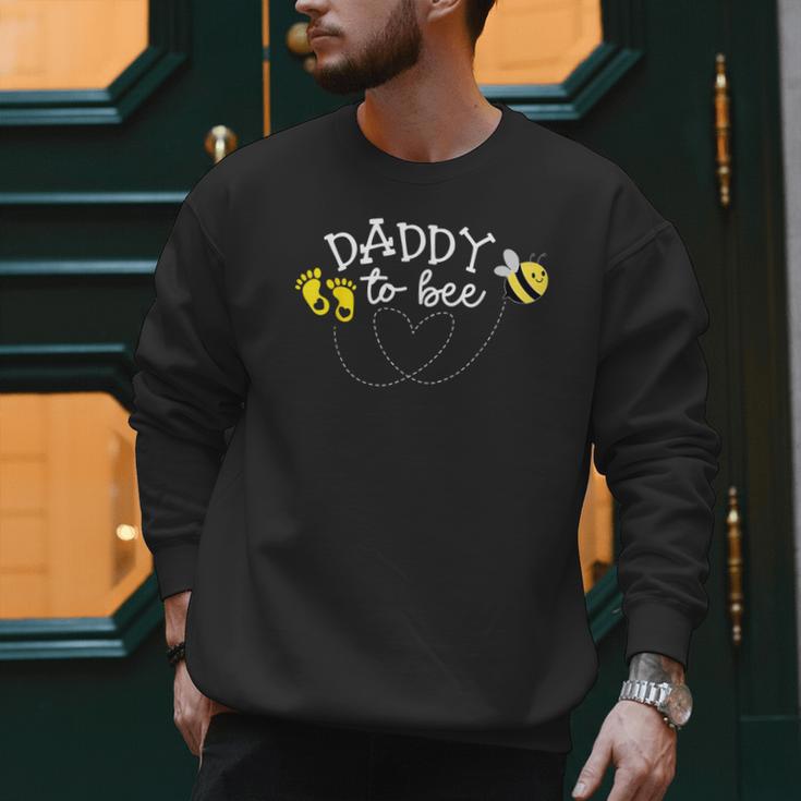 Daddy To Bee Pregnancy Announcement Baby Shower Men Sweatshirt