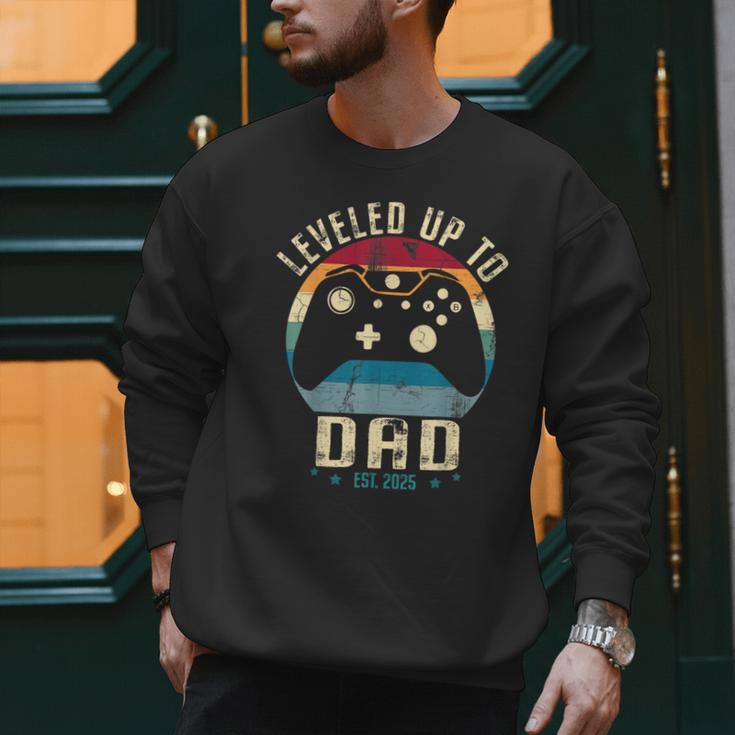 I Leveled Up To Dad 2025 Promoted To Daddy Soon To Be Father Men Sweatshirt
