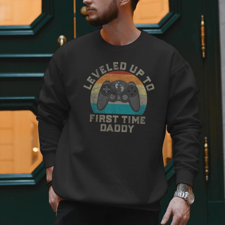 I Leveled Up To First Time Daddy Soon To Be Dad Men Sweatshirt