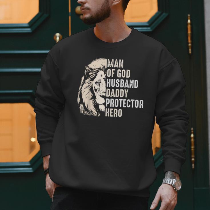 Man Of God Husband Daddy Protector Hero Lion Father's Day Men Sweatshirt