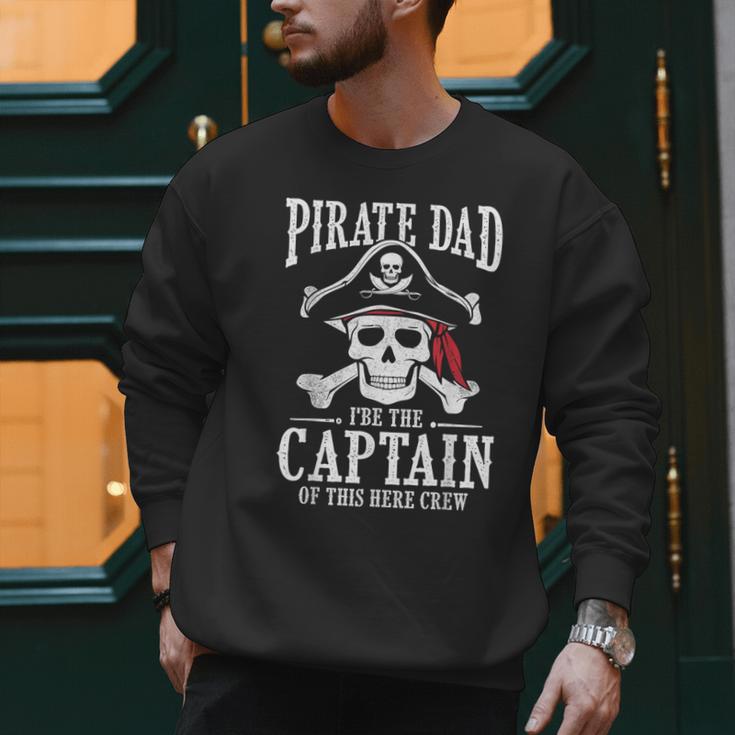 Pirate Dad I Be The Captain Of This Here Crew Pirate Dad Men Sweatshirt