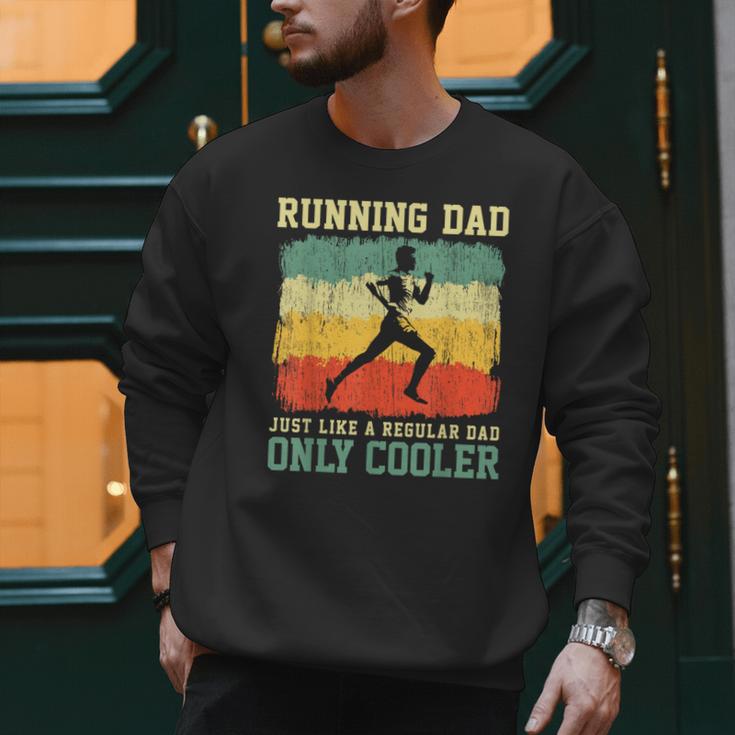 Retro Running Dad Runner Marathon Athlete Humor Outfit Men Sweatshirt