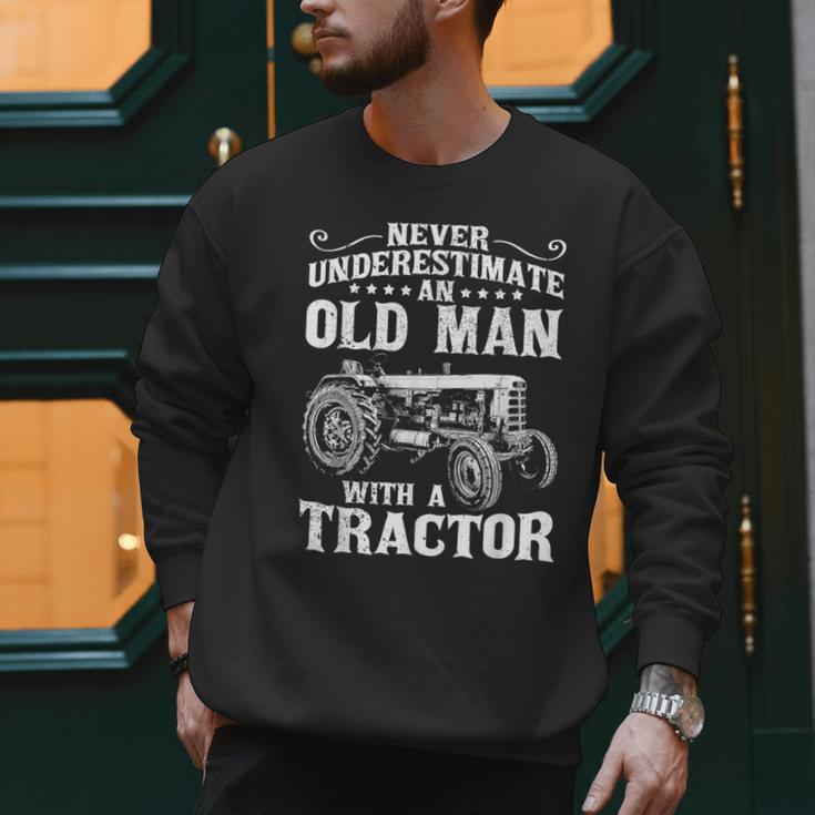Never Underestimate An Old Man Tractor Farmer Dad Men Sweatshirt