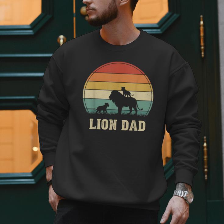 Vintage Lion Dad Father Grandpa Father's Day Men Sweatshirt