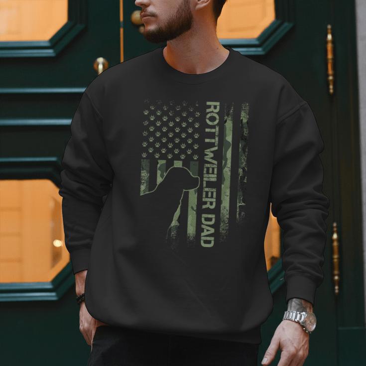 Vintage USA Camo Flag Proud Rottweiler Dad Rottie Silhouette Men Sweatshirt