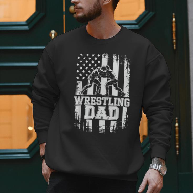 Wrestling Dad US Flag Fathers Day Wrestling Fans Men Sweatshirt