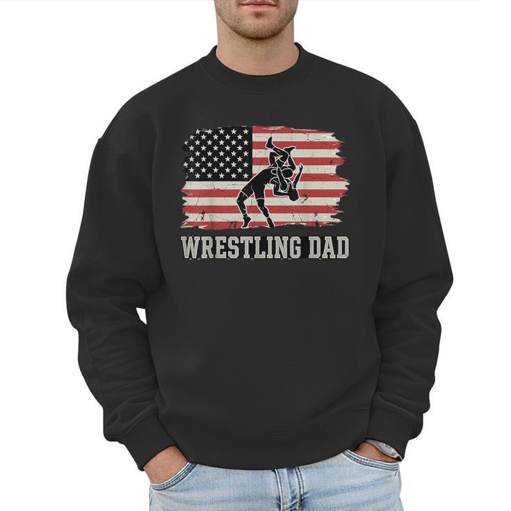 Wrestling Dad US Flag Fathers Day Retro Wrestling Fans Men Sweatshirt