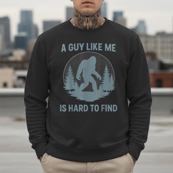 Bigfoot A Guy Like Me Is Hard To Find Forest Men Dad Men Sweatshirt