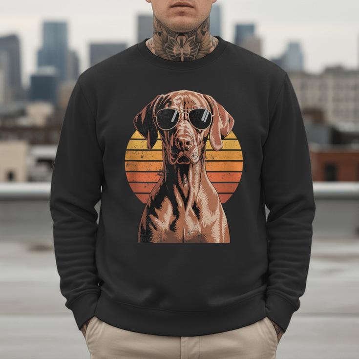 Cool Retro Vizsla Dog Mom Dad Vintage Pet Lovers Men Sweatshirt