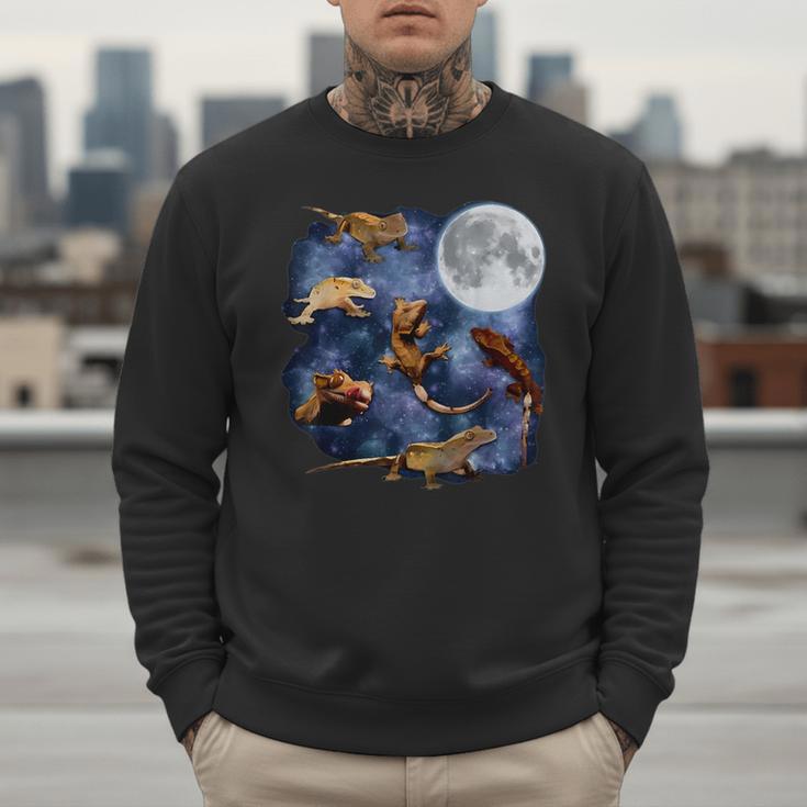 Crested Gecko Moon Retro Reptile Mom Dad Breeder Lover Men Sweatshirt