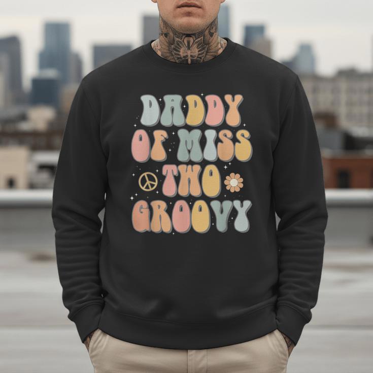 Daddy Dad Two Groovy Second Birthday Retro 2nd Bday Party Men Sweatshirt