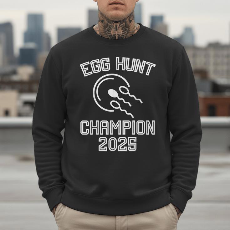 Egg Hunt Champion 2025 First Time Dad Pregnancy Reveal Men Sweatshirt