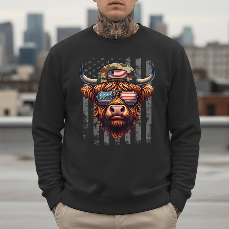 Highland Cow 4th July USA Flag Dad Father America Men Boys Men Sweatshirt