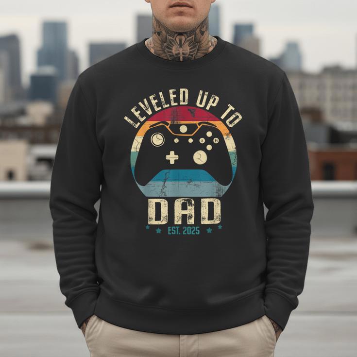 I Leveled Up To Dad 2025 Promoted To Daddy Soon To Be Father Men Sweatshirt