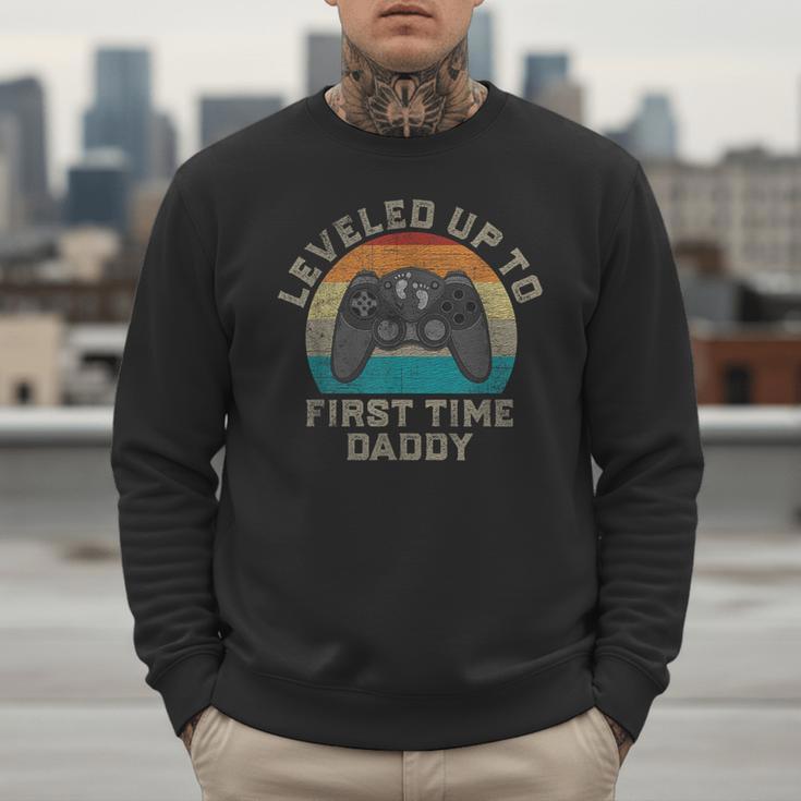 I Leveled Up To First Time Daddy Soon To Be Dad Men Sweatshirt