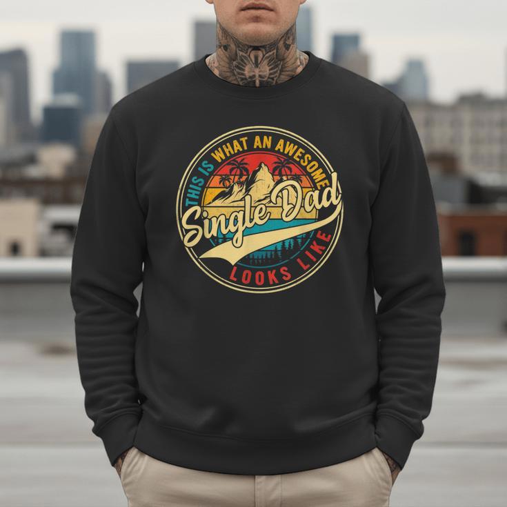 Vintage Awesome Single Dad Retro Fathers Day For Dad Grandpa Men Sweatshirt