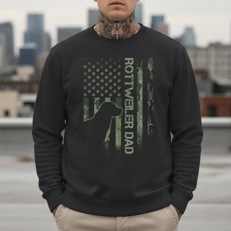 Vintage USA Camo Flag Proud Rottweiler Dad Rottie Silhouette Men Sweatshirt
