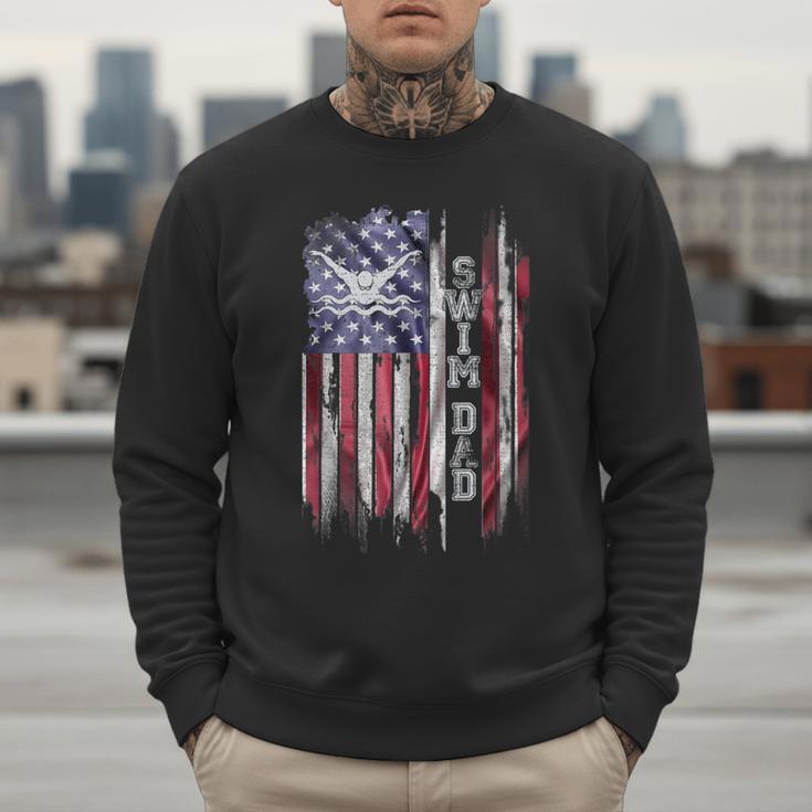 Vintage USA Flag Proud Swimming Dad Swim Swimmer Silhouette Men Sweatshirt