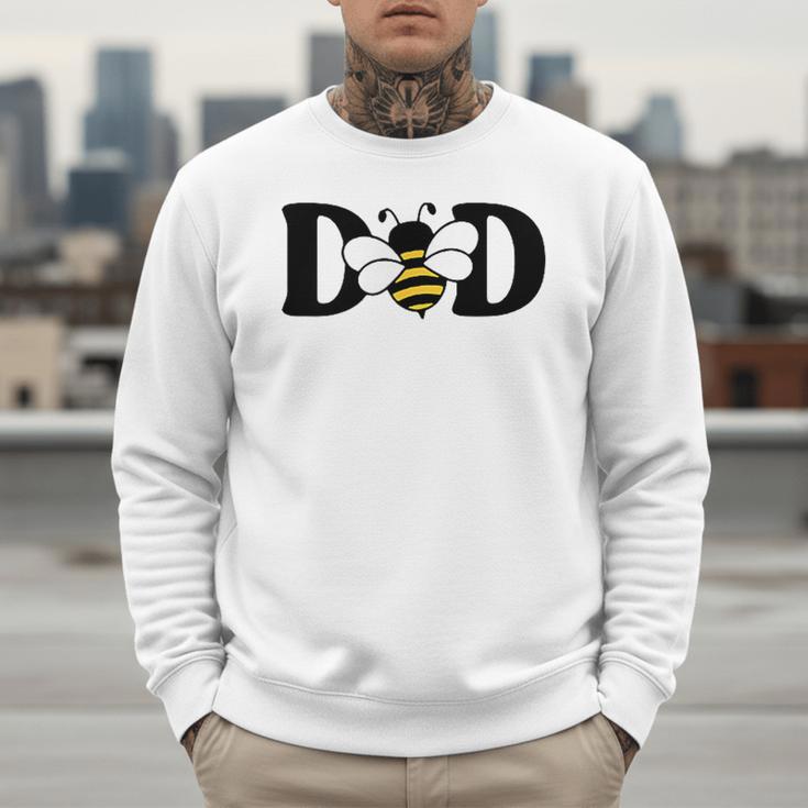 Dad Bee Cute Beekeeping 1st Birthday Matching Family Dada Men Sweatshirt