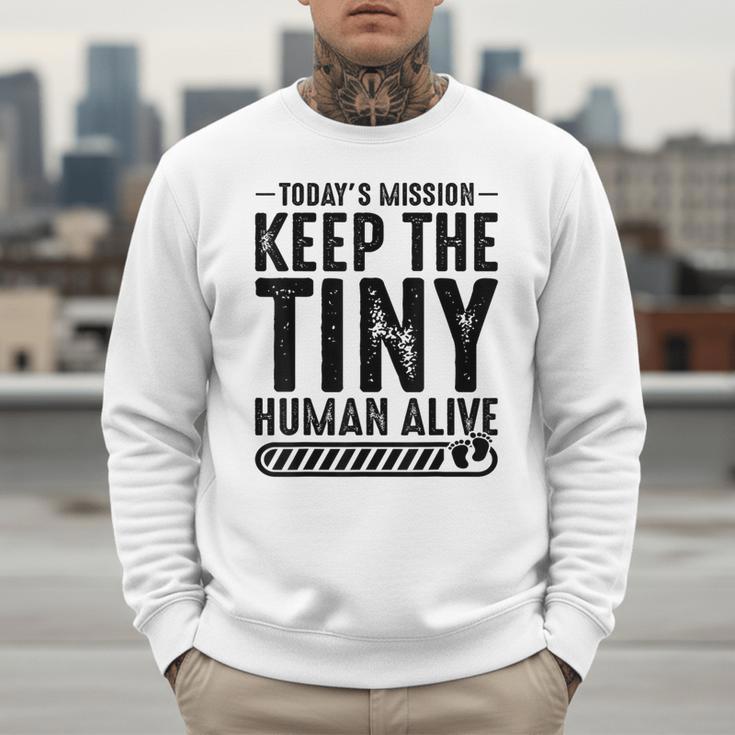 New Dad Est Keep Tiny Human Alive First Time Father's Day Men Sweatshirt