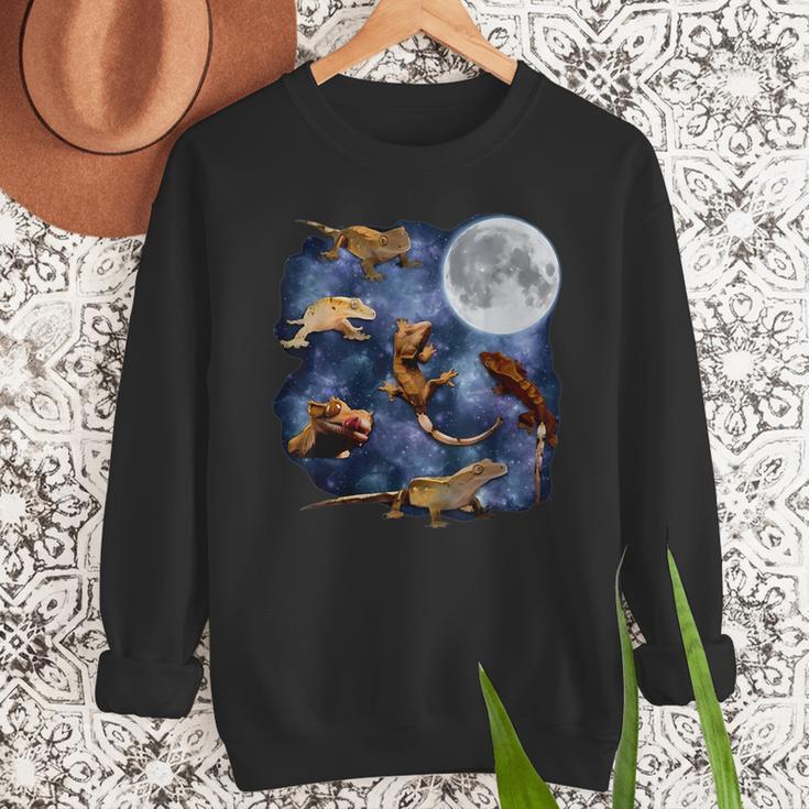 Crested Gecko Moon Retro Reptile Mom Dad Breeder Lover Men Sweatshirt