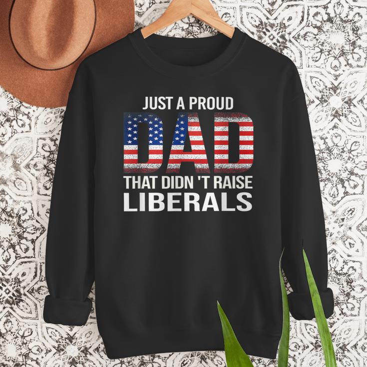 Dad Man Saying Proud Dad That Didn't Raise Liberals Men Sweatshirt