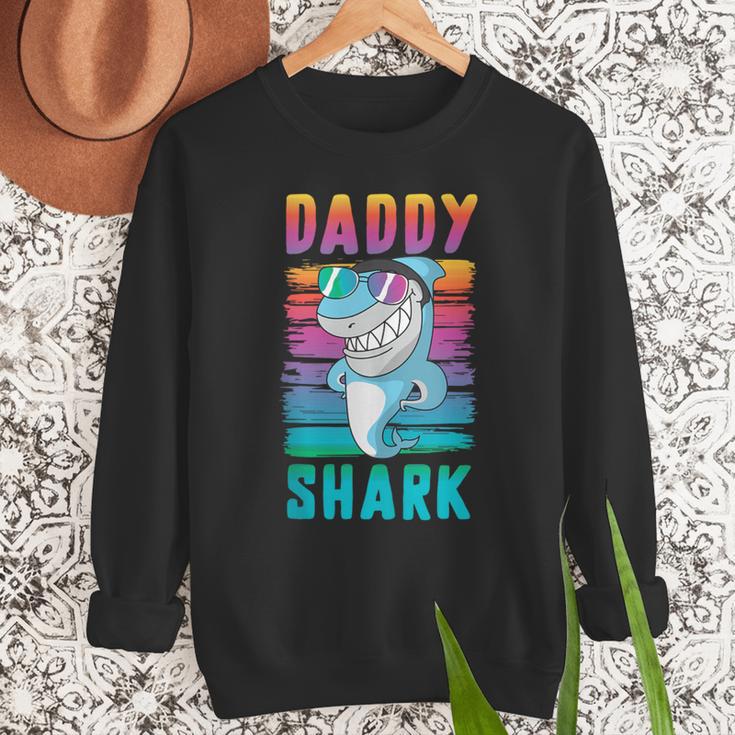 Daddy Shark Retro Vintage Dad Men Sweatshirt Daddy Shark Retro Vintage Dad Men Sweatshirt
