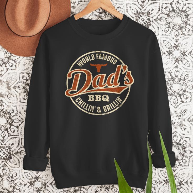 Dad's BBQ Chilling And Grilling Vintage Men Sweatshirt