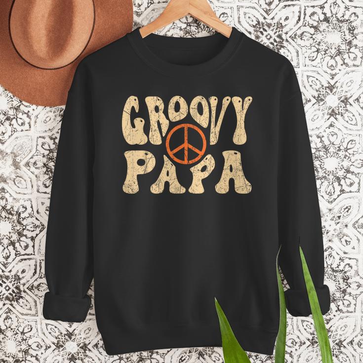 Groovy Papa 70s Aesthetic Nostalgia 1970's Retro Dad Men Sweatshirt