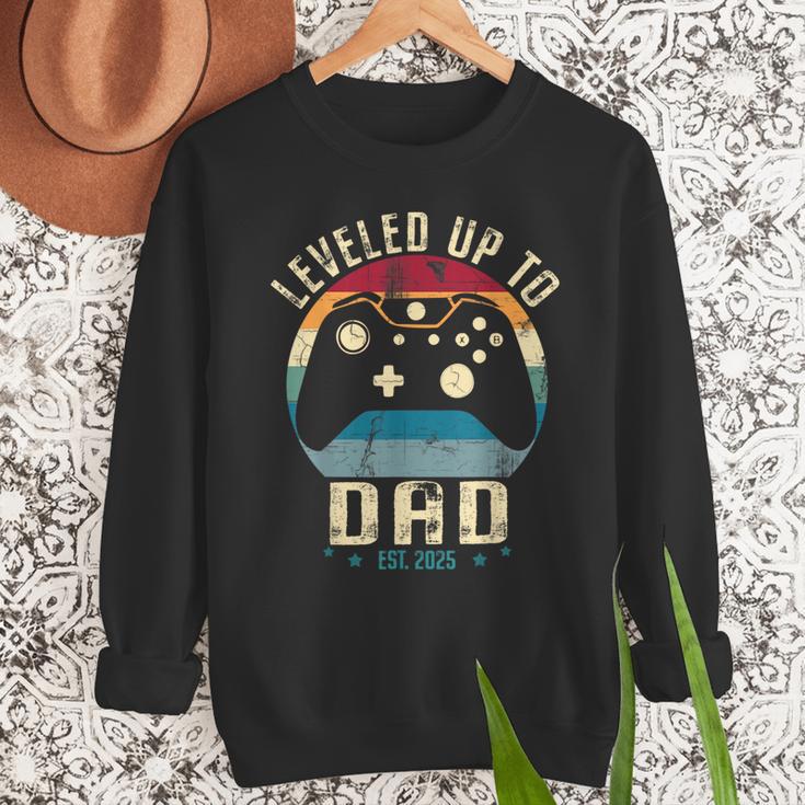 I Leveled Up To Dad 2025 Promoted To Daddy Soon To Be Father Men Sweatshirt